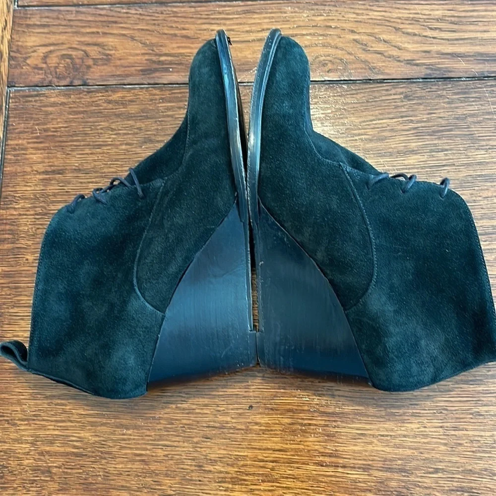 Robert Clergerie Black Suede Wedge Lace Up Pointy Toe Bootie 37.5 / 7.5.